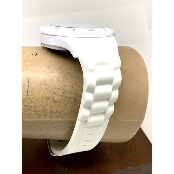 Disney Mickey Mouse Women's Watch White Dial Rubber Band Quartz 39mm - Picture 12 of 14